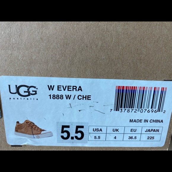 UGG sneakers - never wore - Picture 6 of 10